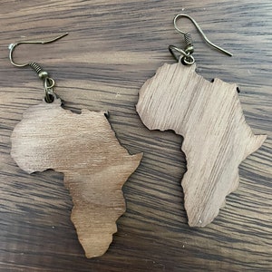 Afrika Form Ohrringe, Natur Holz Ohrringe, Afrocentric, Afrikanische Ohrringe, Afrika Karte Ohrringe, Schmuck, Frauen Schmuck, Accessoires