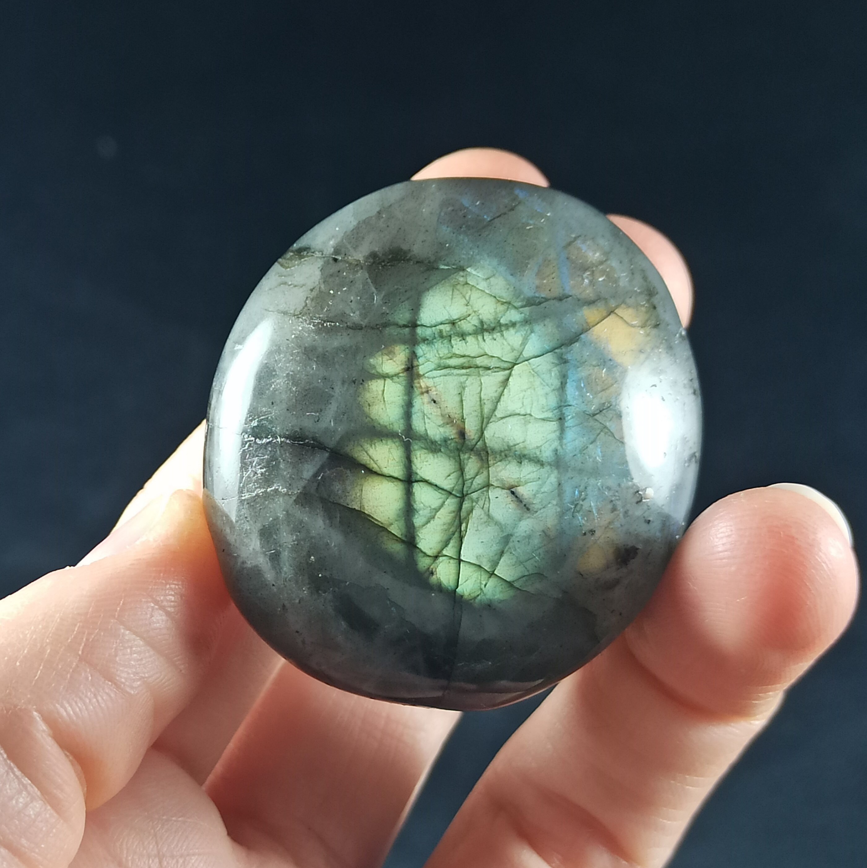 Galet en Labradorite de Madagascar - 72 Grammes