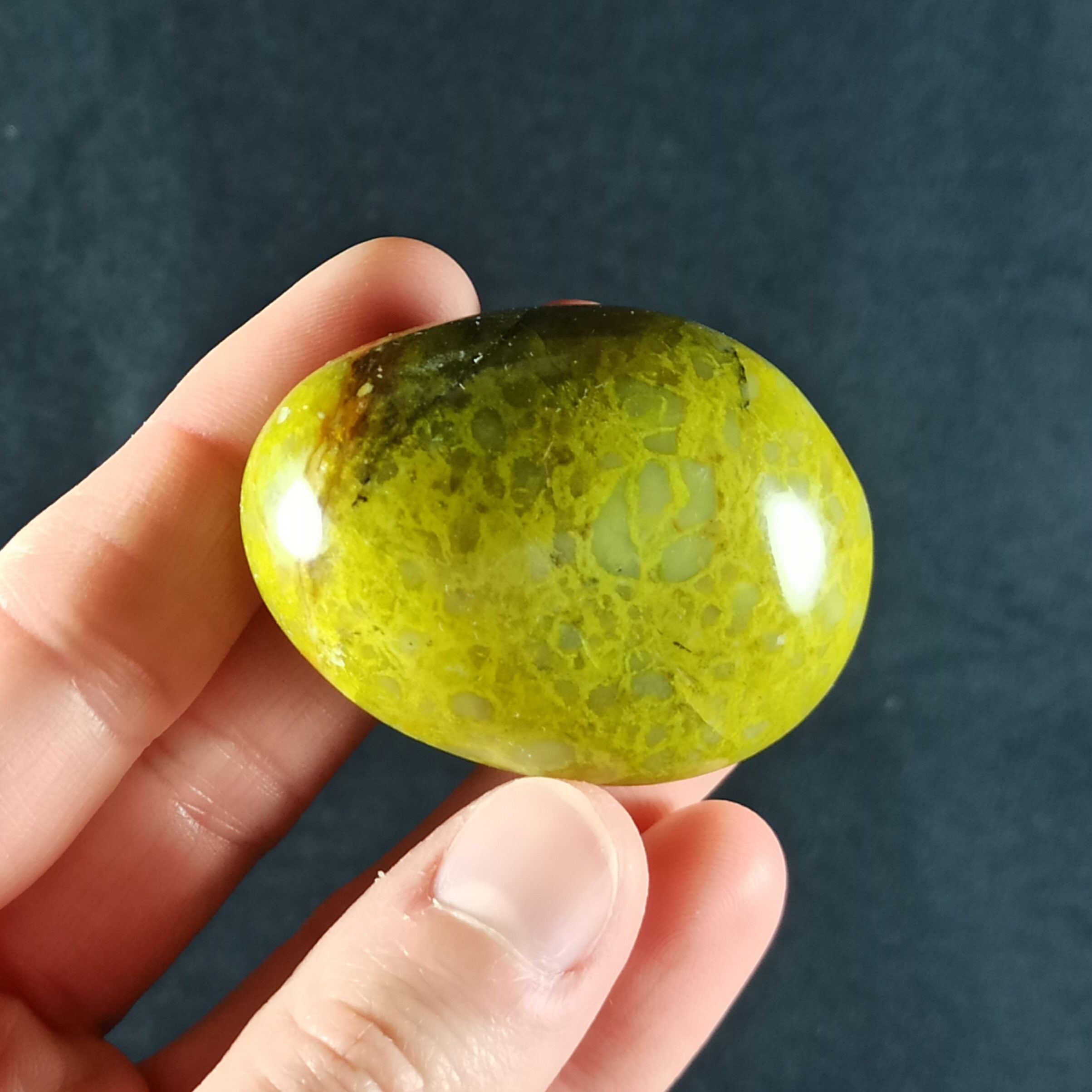 Galet en Opale Verte de Madagascar - 54 Grammes