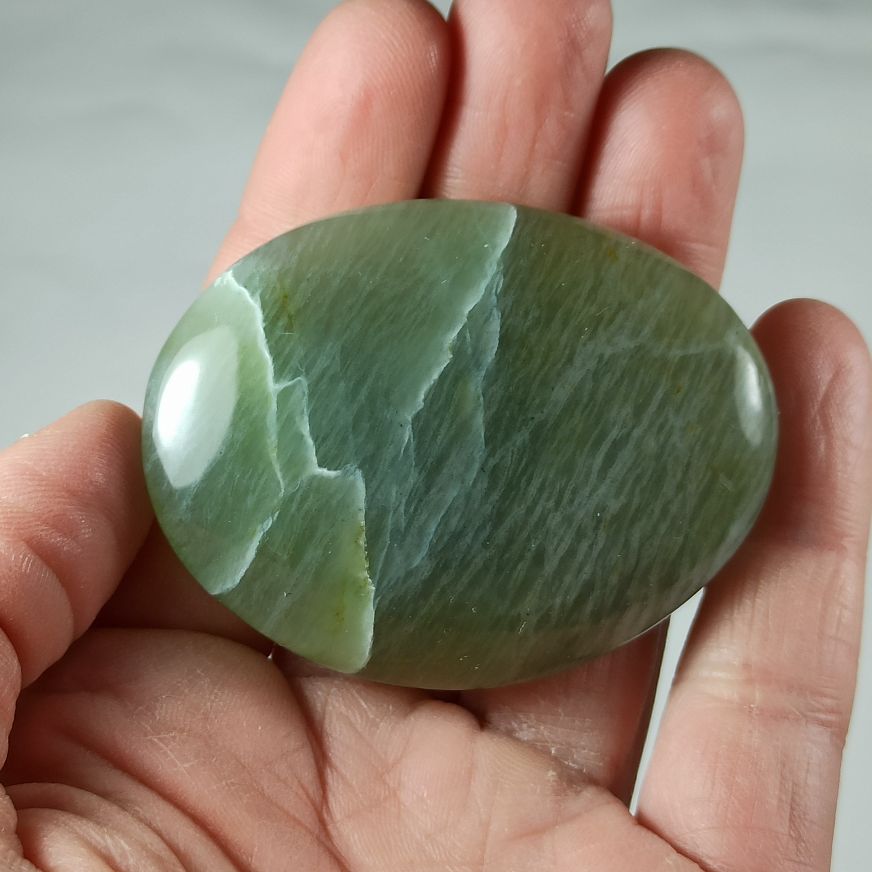 Galet en Garniérite | Pierre de Lune Verte Madagascar - 60 Grammes