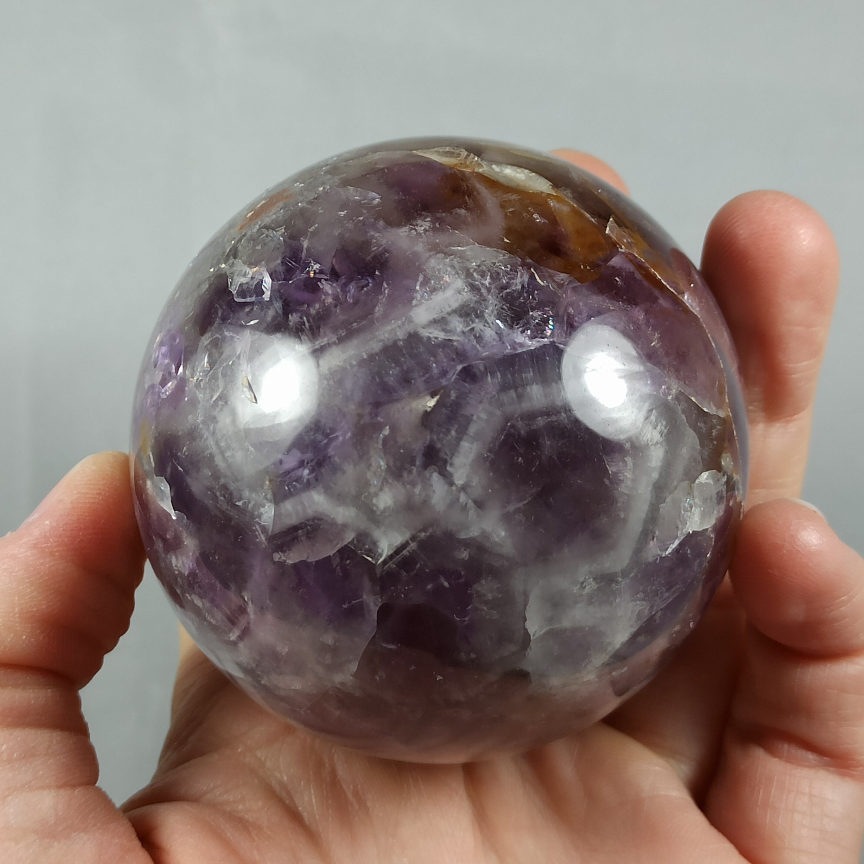 Sphère en Améthyste Chevrons de Madagascar - 360 Grammes