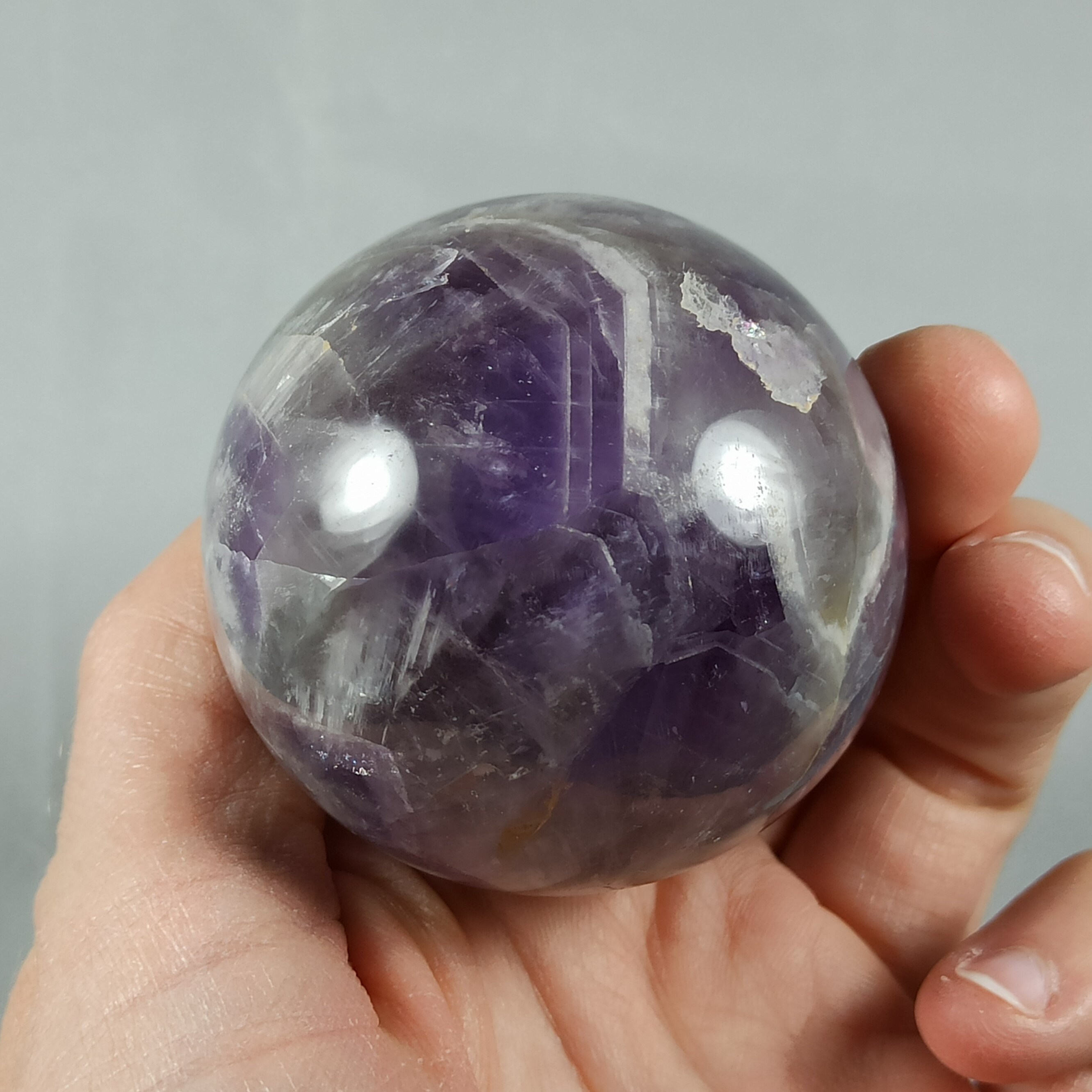 Sphère en Améthyste Chevrons de Madagascar - 210 Grammes