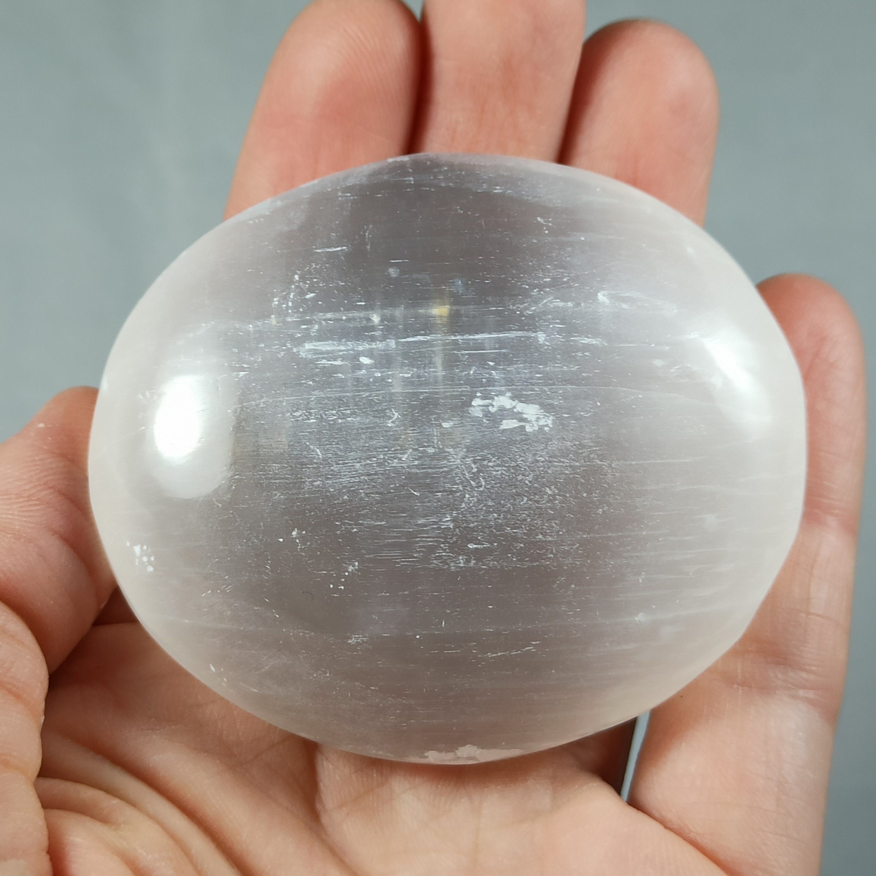 Galet en Sélénite de Madagascar - 100 Grammes