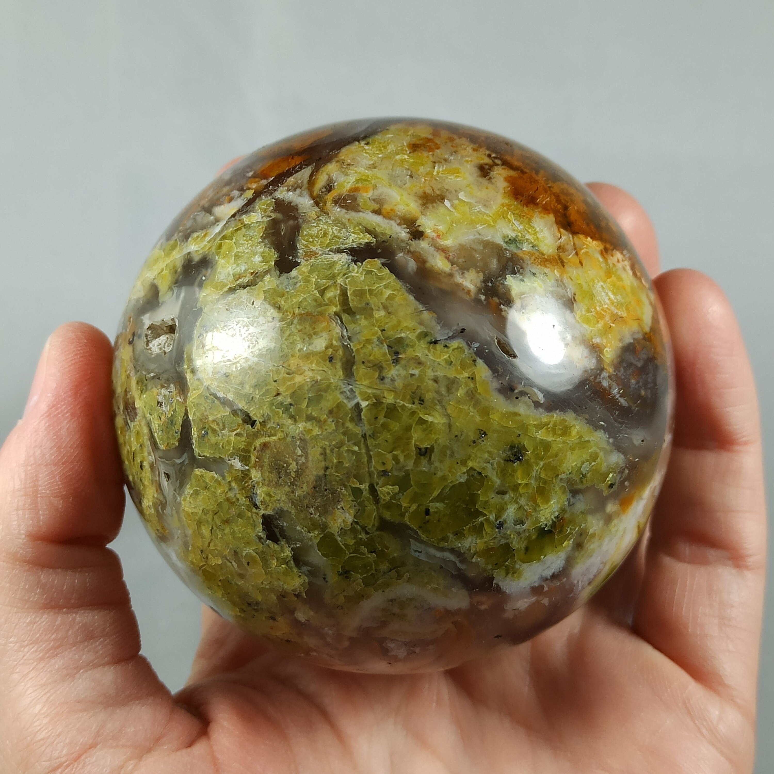 Sphère en Opale Verte de Madagascar - 470 Grammes