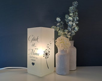 Lampe mit Spruch, Glück ist..., Tischlampe, Spruch, Deko, Wohnaccessoires, Geschenk, Lampe, Mama, Muttertag, Weihnachtsgeschenk Mama, Mutter