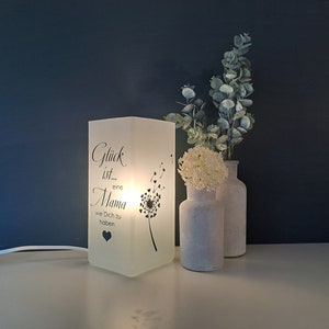 Lampe mit Spruch, Glück ist..., Tischlampe, Spruch, Deko, Wohnaccessoires, Geschenk, Lampe, Mama, Muttertag, Weihnachtsgeschenk Mama, Mutter Bild 1