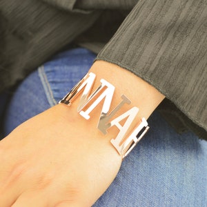 Pulsera de puño con nombre ajustable personalizada, brazalete ancho con letra personalizada para mujer, pulsera de puño con nombre personalizado, regalo para ella