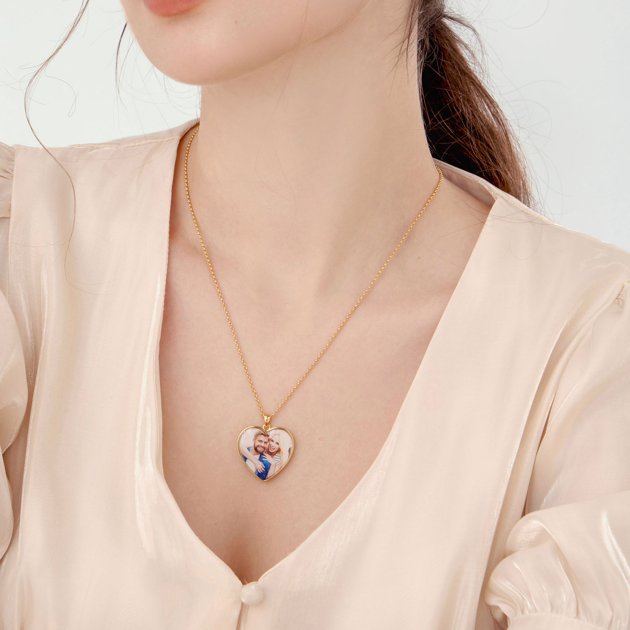 Collana con foto a forma di cuore incisa: ritratto personalizzato