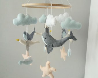 Móvil de ballena para bebé: decoración oceánica hecha a mano para habitación de bebé