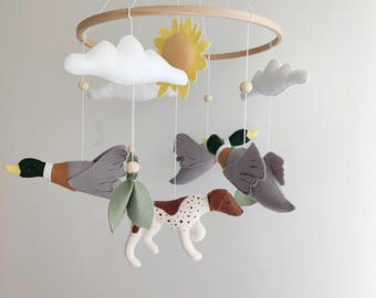 Móvil infantil de caza de patos: decoración de fieltro hecha a mano para la habitación del bebé.