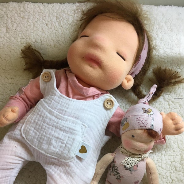 Mimi is a sweet little 16″ tall Jointed Natural Fiber Art Baby Doll, OOAK. Inspiration Waldorf doll.