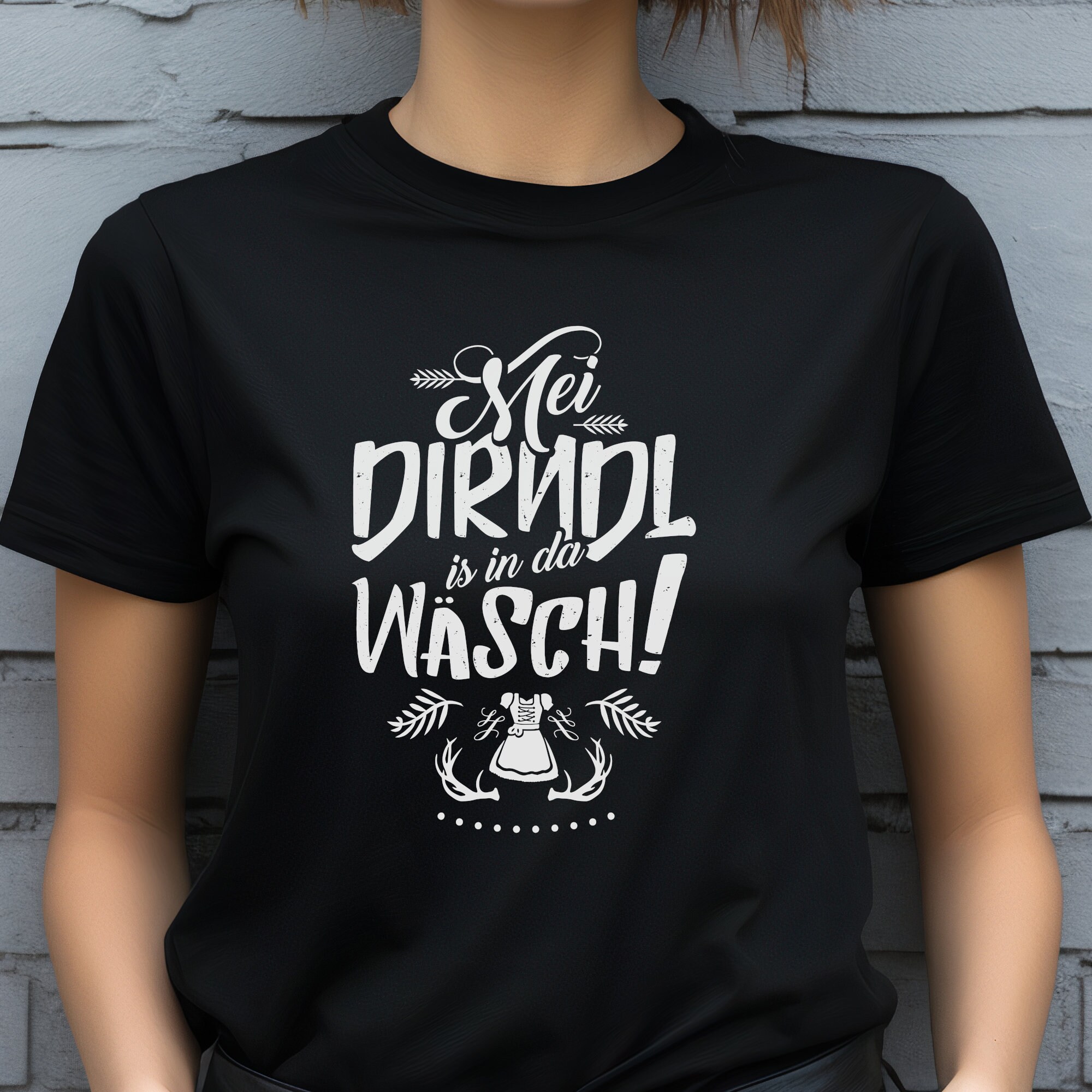 T-shirt Femme BINYA "Mei Dirndl Is In Da Wäsch" - Traditionnel Bavarois, Coton, Court, Amusant