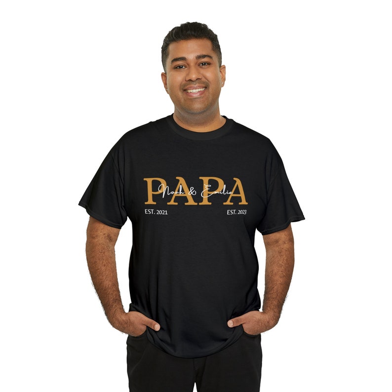 Papa T-Shirt personalisiert mit Namen Geschenk Geburt Vatertag Geburtstag Schwarz