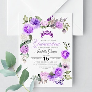 Puede incluir: Invitaci&oacute;n a una Quincea&ntilde;era con flores moradas y blancas, una corona y el texto "PLEASE JOIN US FOR A Quincea&ntilde;era IN HONOR OF OUR DAUGHTER Isabella Garcia SEPTEMBER SATURDAY 15 2 PM-5 PM LITTLE BISTRO GARDENS 1245 ANYWHERE ROAD | NEW YORK, NY RSVP TO MICHELLE 555.123.4567"