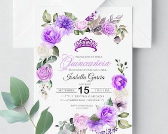 Puede incluir: Invitación a una Quinceañera con flores moradas y blancas, una corona y el texto "PLEASE JOIN US FOR A Quinceañera IN HONOR OF OUR DAUGHTER Isabella Garcia SEPTEMBER SATURDAY 15 2 PM-5 PM LITTLE BISTRO GARDENS 1245 ANYWHERE ROAD | NEW YORK, NY RSVP TO MICHELLE 555.123.4567"