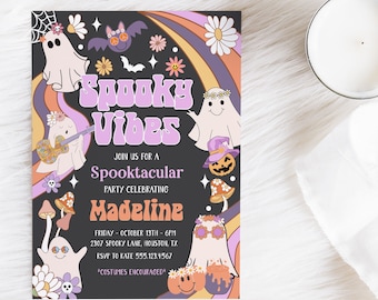 Puede incluir: Una invitación morada y negra con un fondo de arcoíris y fantasmas. El texto dice "Spooky Vibes" y "Join us for a Spooktacular Party Celebrating Madeline".