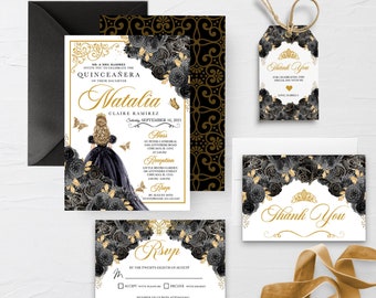 Pode incluir: Conjunto de convites de Quinceañera em preto e dourado com um design floral. O convite apresenta uma ilustração em preto e branco de uma menina com um vestido preto. O cartão RSVP tem um design floral preto e dourado e o texto "Rsvp até 28 de agosto".