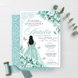 Elegant mintgrön blommig Quinceanera-inbjudan (redigerbar mall)