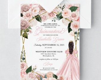 Pode incluir: Um convite de Quinceañera rosa e dourado com uma borda floral e uma silhueta de uma menina com um vestido rosa. O convite diz "Quinceañera" e "Isabella Grace" com a data "16 de setembro de 2021".