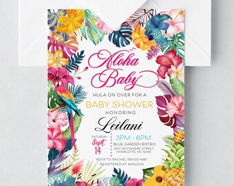 Op de afbeelding: Een tropische babyborrel uitnodiging met een kleurrijke bloemenrand, een papegaai en een ukelele. De tekst luidt "Aloha Baby" en "Hula on over for a Baby Shower Honoring Leilani". De datum is zaterdag 14 september, van 15:00 tot 18:00 uur. De locatie is Blue Garden Bistro, 2657 Anywhere Street, Charlotte, NC 12345. RSVP naar Rachel op 555-123-4567. Geregistreerd bij Amazon.