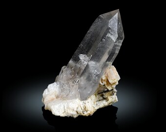 66 Grams Stunning Quartz On Matrix 6.8x05x3.3 cm  from  District  Skardu Pakistan