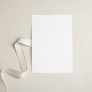 Maqueta de invitación de tono neutro, maqueta de boda, tarjetas en blanco 5x7, tarjeta para guardar la fecha, foto de stock, descarga instantánea, 008