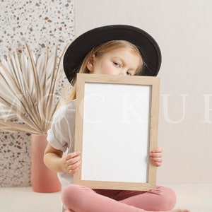 A4 Nursery Frame Mockup, Poster Mockup, Wood Frame Stock Photo, Art Display, Descarga instantánea, 002