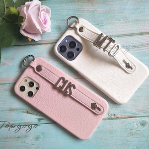 Aangepaste initialen PU lederen telefoonhoes, gepersonaliseerde polsbandje iPhone-hoesje, zilveren letters voor iPhone-hoesje, iPhone 16 pro, iPhone 15