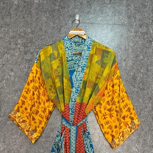 Kort sidenkimono Vintage sari omlottklänning Boho siden kort kimono ovanför knäna loungemorgon handgjord semesterkläder