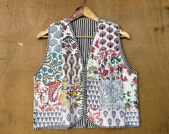 Ärmellose Patchwork-Jacken aus Baumwolle, handgemachte Winterjacke aus indischer Baumwolle, Jacke im Boho-Stil, kurze gesteppte Unisex-Kantha-Jacke