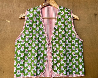 ハンドメイドのノースリーブパッチワークジャケット：ボヘミアン風 