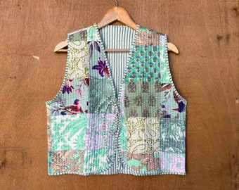 Las mujeres usan chaqueta acolchada vintage hecha a mano con ribetes a rayas de kimono abierto en la parte delantera, abrigos, nuevo estilo, boho... ropa de doble cara