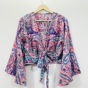 Crop top fleuri en soie : top bohème noué à manches cloche