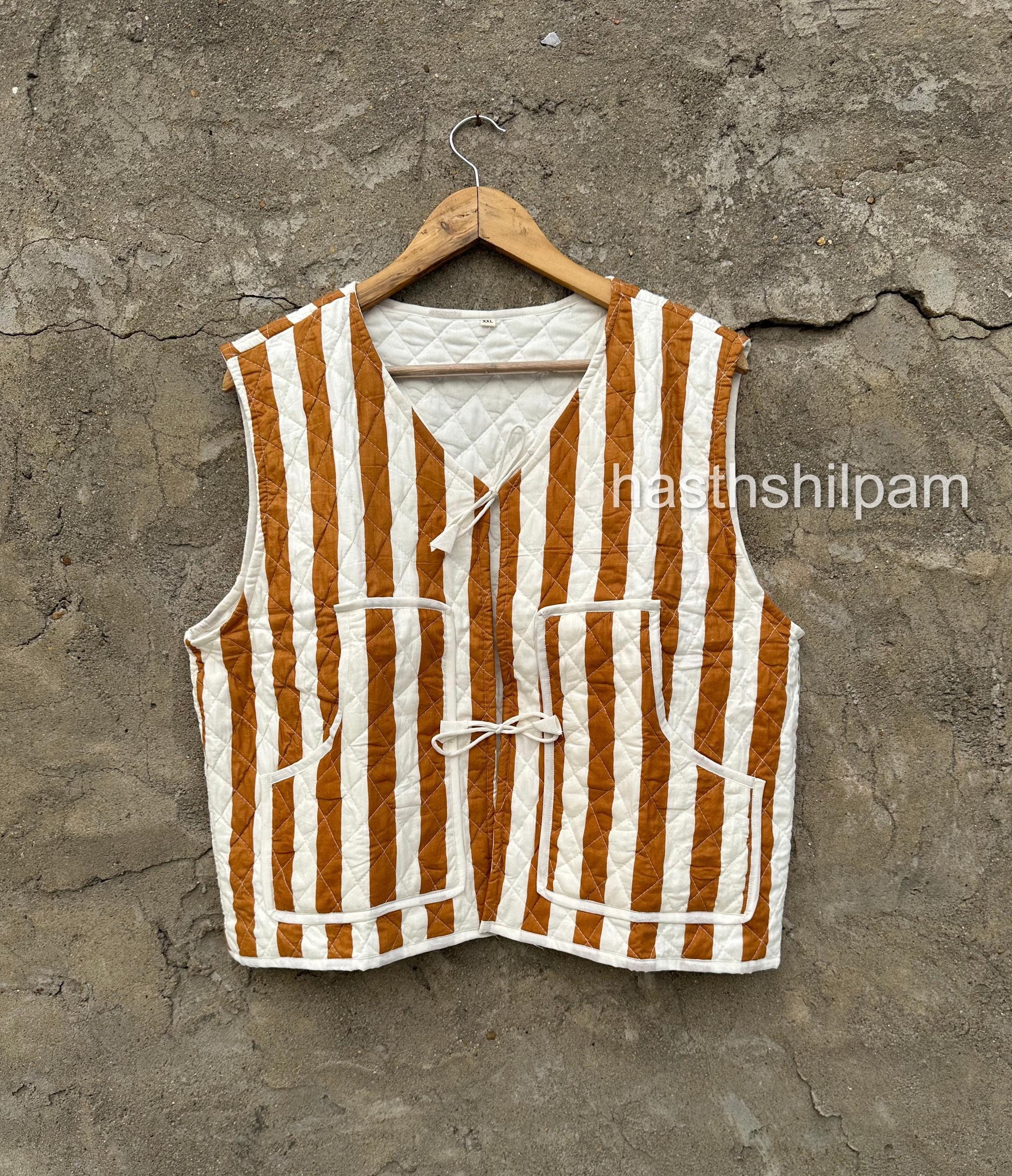 ハンドメイドコットンキルティングベストジャケット：インドのパッチ