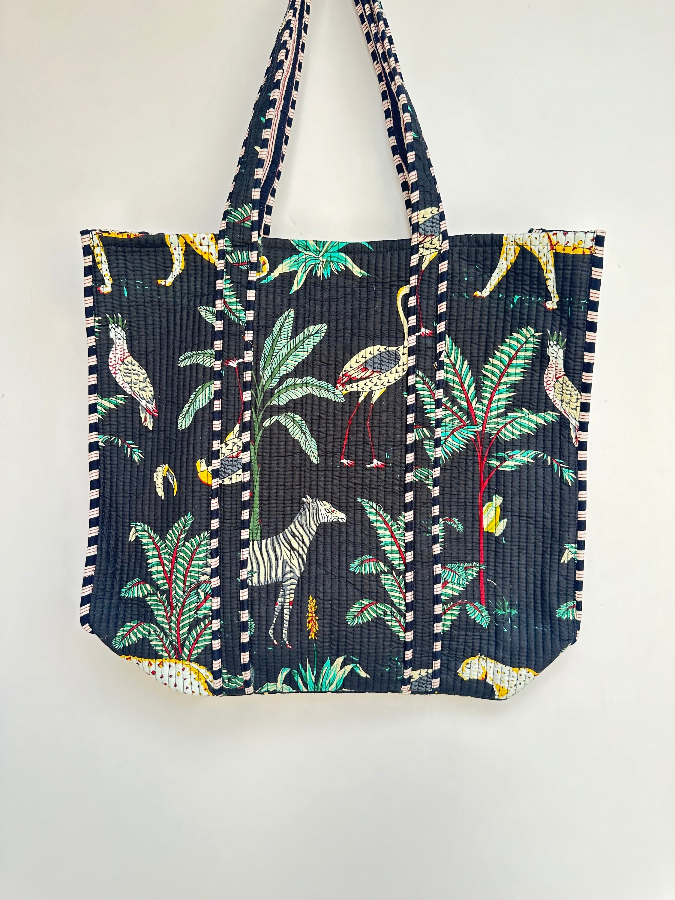 ハンドメイド♡ぷっくりプードル♡パネルトートババッグ　花柄 花柄キルティングトートバッグ：インドのハンドブロックプリント