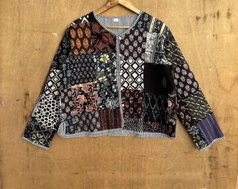 Handgenähte Patchworkjacke, Handgenähte Baumwoll-Patchworkjacke, Baumwoll Sari Kantha Mantel, Kurze Jacke, Patch Arbeitsjacke