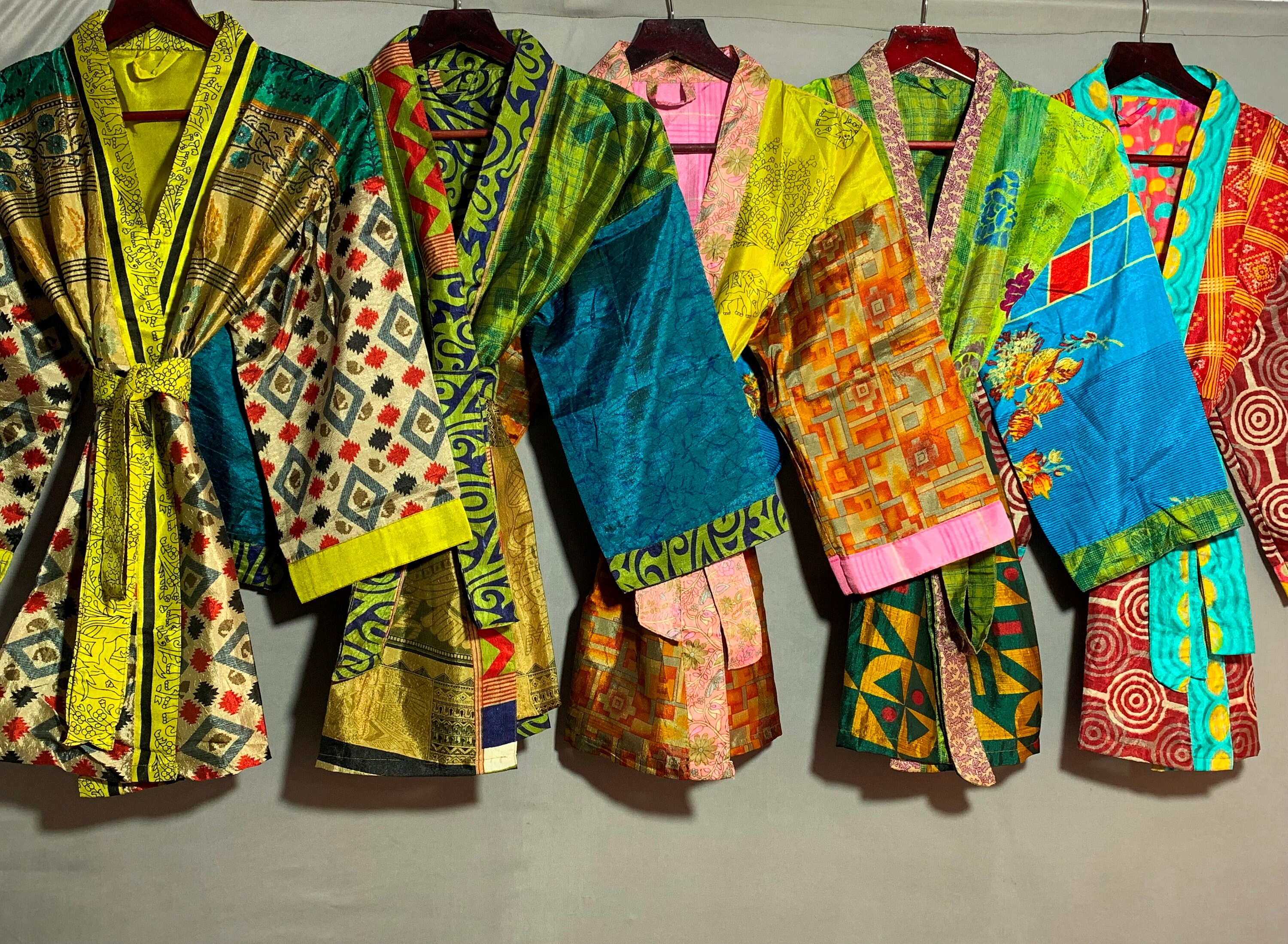 Wholesale Sari Kimono Robe's, Indian Silk Kimono Robe's, Women's Wear. Beach Fashion Robe's, Gift For Her, Vintage Handmade Sari Robe's,