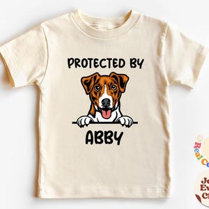 Geschützt durch Haustiere Bodysuits, Baby-Dusche-Geschenk, benutzerdefinierter Hund Bady Körper, geschützt durch Hund Kinder Shirt, personalisierter Hundename, Hund Geschwister Outfit