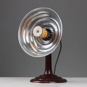Vintage heat lamp unique piece restored DIY upcycling table lamp Mid Century Industrial Design Loft desk lamp Bakelite 1950s