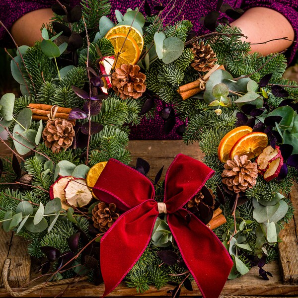 Christmas Wreath DIY Kit | Make Your Own Christmas Door Wreath | Fresh Foliage | Dried Fruit Pine Cones | Tutorial Video