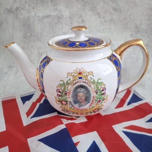 Ringtons Teapot 50th Anniversary Queen Elizabeth II Coronation 1953-2003 Wade Ceramics Royal Memorabilia