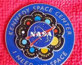 NASA Kennedy Space Centre Spinning Fridge Magnet All Planets I Need My Space