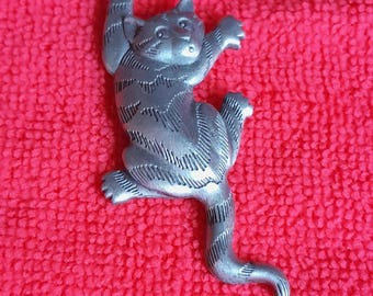 Vintage JJ Jonette 1988 Pewter Climbing Cat Scaredy Cat Brooch No Damage