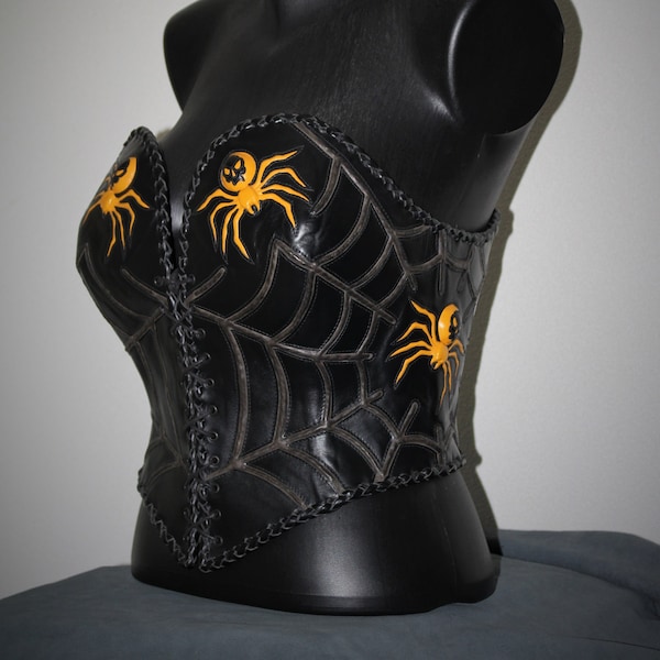 Bustier corseté en cuir Artisanat d'art labellisé -  araignées de cuir sur leur toile - pièce unique