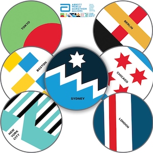 Puede incluir: Una ilustración gráfica de los logotipos de los Abbott World Marathon Majors. Los logotipos son circulares y presentan los nombres de las ciudades y las banderas de las seis principales maratones: Tokio, Boston, Londres, Berlín, Chicago y Sydney.