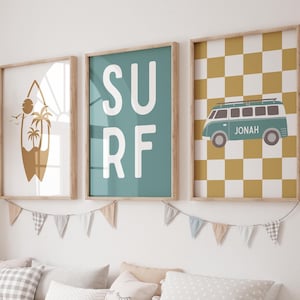Decoración de habitación de bebé personalizada, decoración de habitación de bebé retro, imprimible para niños, guardería de surf, nombre personalizado, arte de pared con tabla de surf, galería de pared para habitación de niños