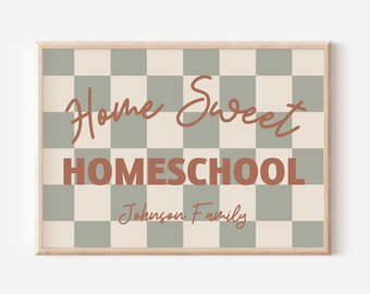 Impresión personalizada de educación en el hogar, signo de educación en el hogar dulce hogar, arte de pared imprimible en la educación en el hogar, escuela de tablero de ajedrez, decoración de la educación en el hogar del apellido