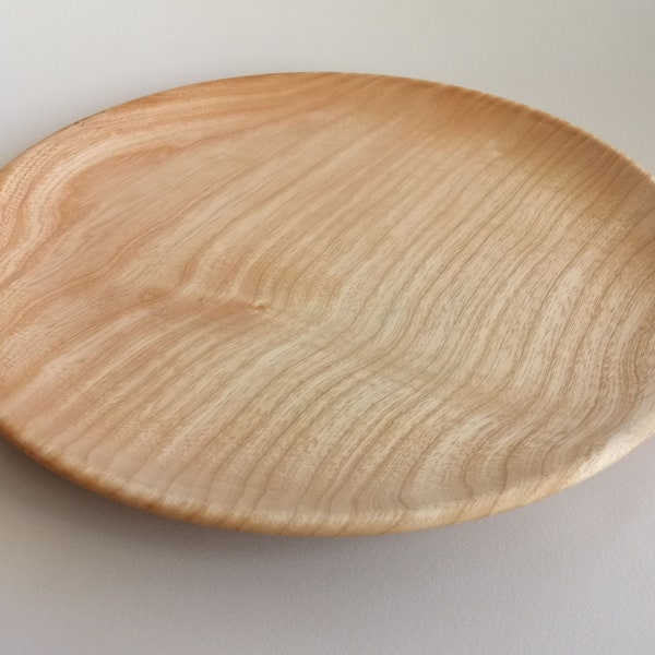 Assiette plate en bois de frêne alimetaire et écologique