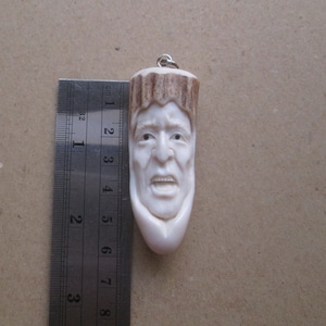 Bergmann Zauberer Geschnitzter Geweih Anhänger, Hirsch Horn Bali Knochen Schnitzerei mit Sterling Silber Öse PD07160623