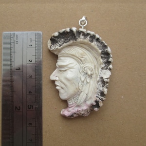 Indischer Kopf geschnitzter Geweih Anhänger, Hirsch Horn Bali Knochenschnitzerei mit Sterling Silber Bail PD02241220